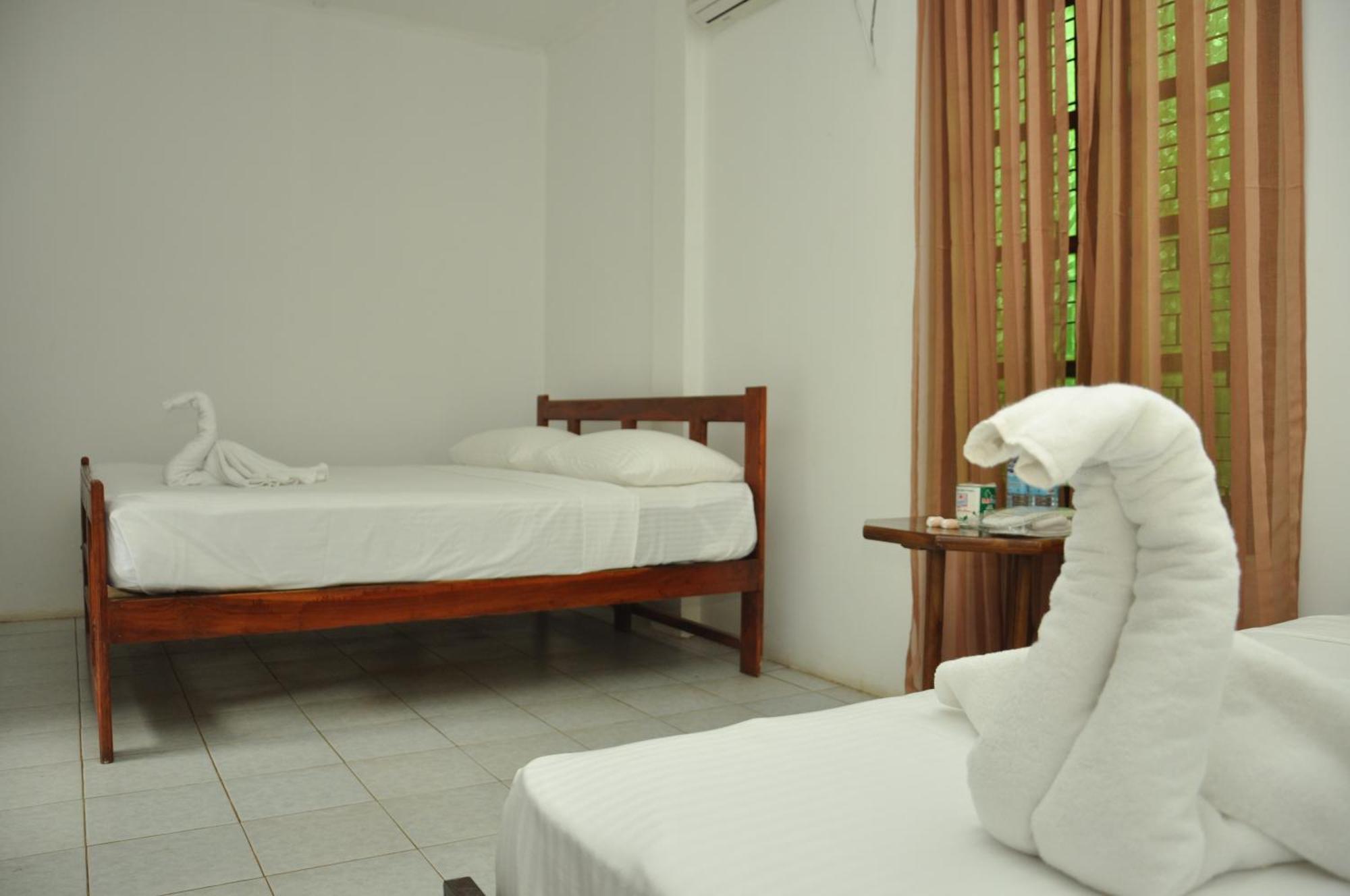 Sujatha Tourist Rest Hotel Dambulla Szoba fotó
