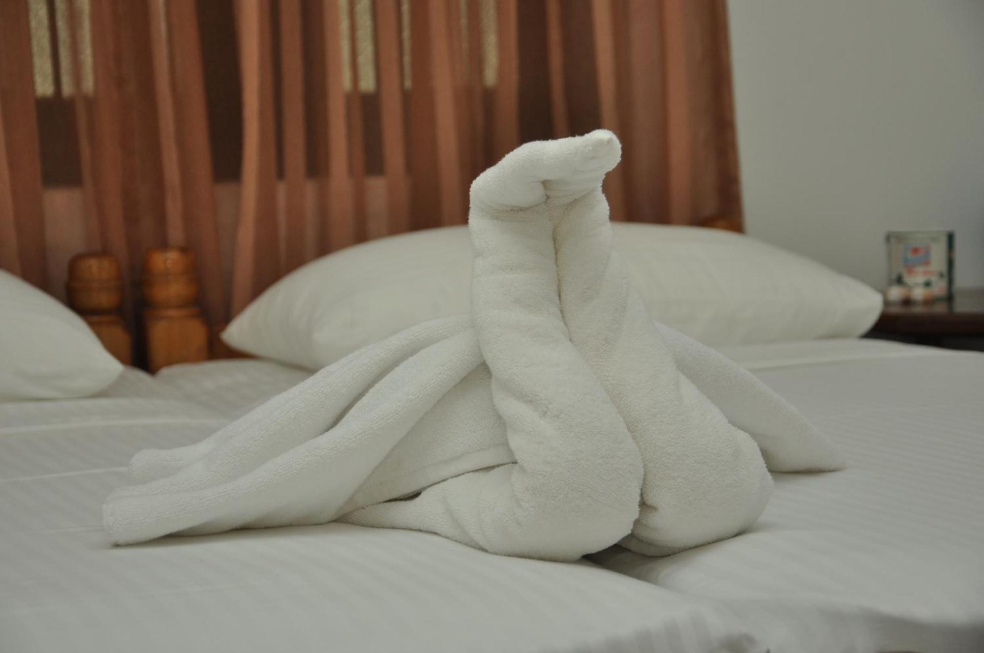 Sujatha Tourist Rest Hotel Dambulla Szoba fotó