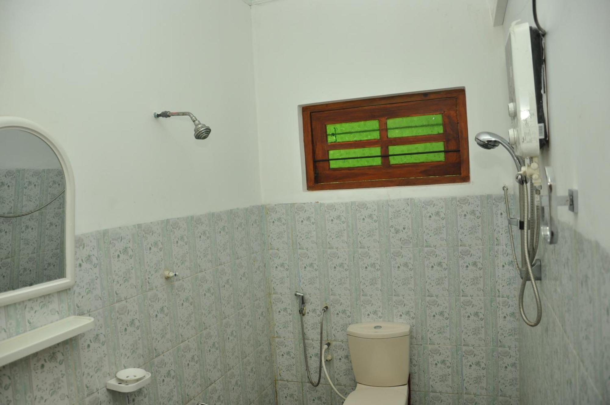 Sujatha Tourist Rest Hotel Dambulla Szoba fotó