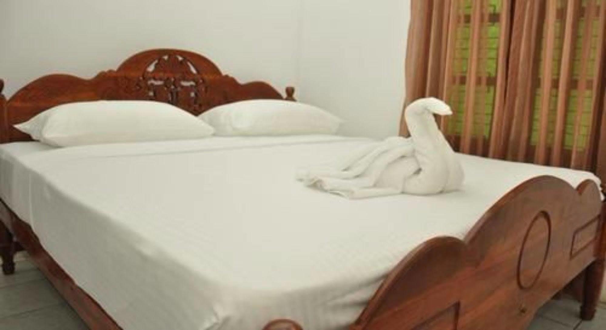 Sujatha Tourist Rest Hotel Dambulla Kültér fotó