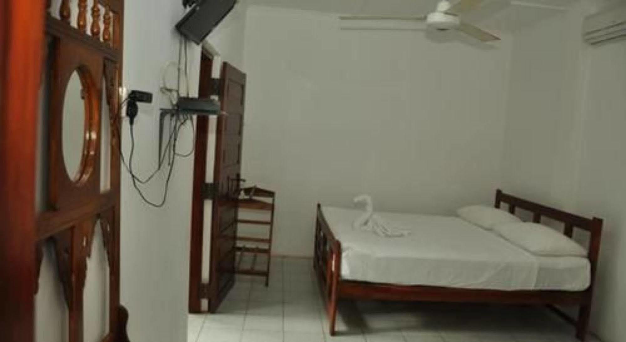 Sujatha Tourist Rest Hotel Dambulla Kültér fotó